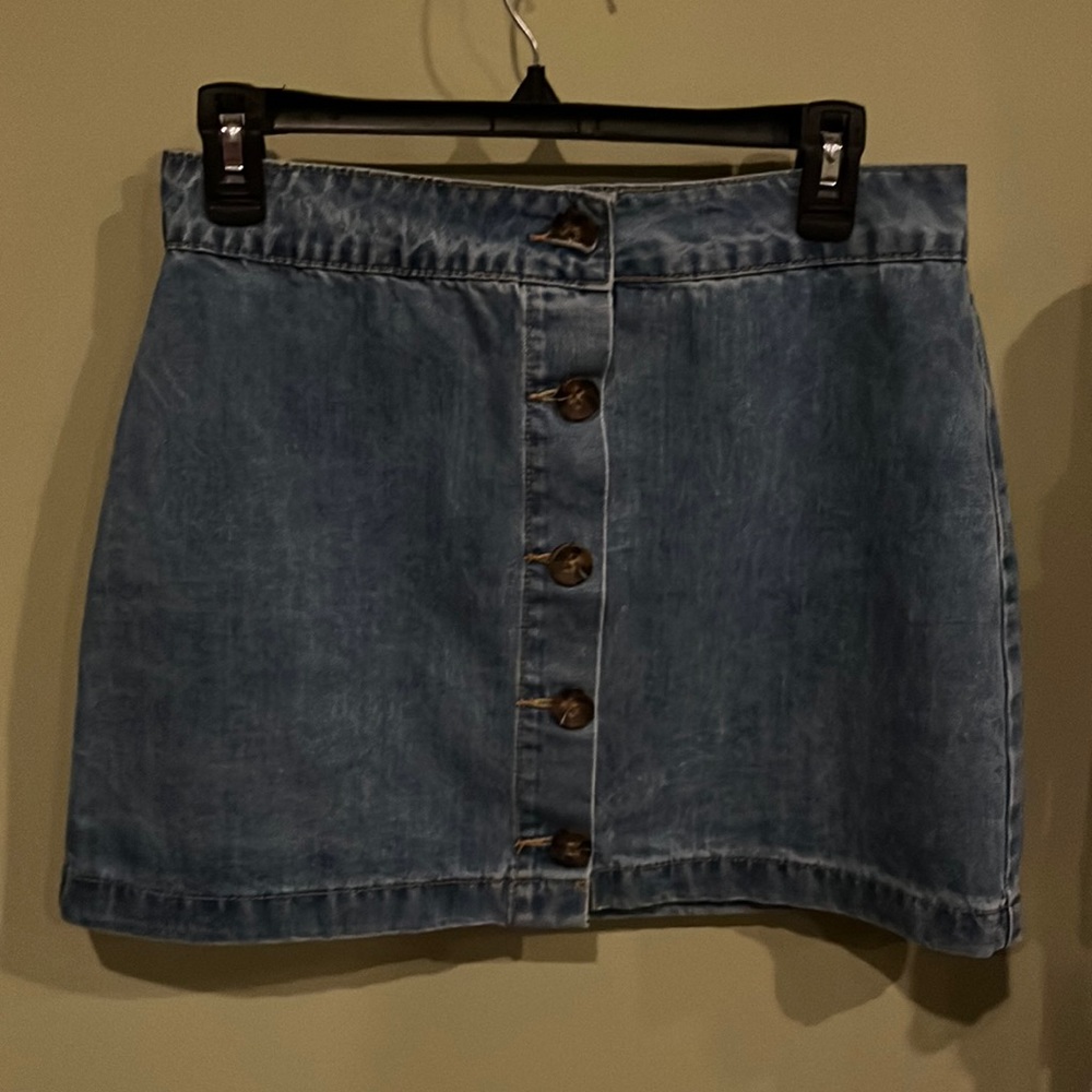 Like NEW Forever 21 Full Button Closure Medium Wash Jean Mini Skirt. Size M.